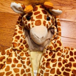 Halloween giraffe costume. Size is 2T-3T , but closer to a 3T . Adorable!